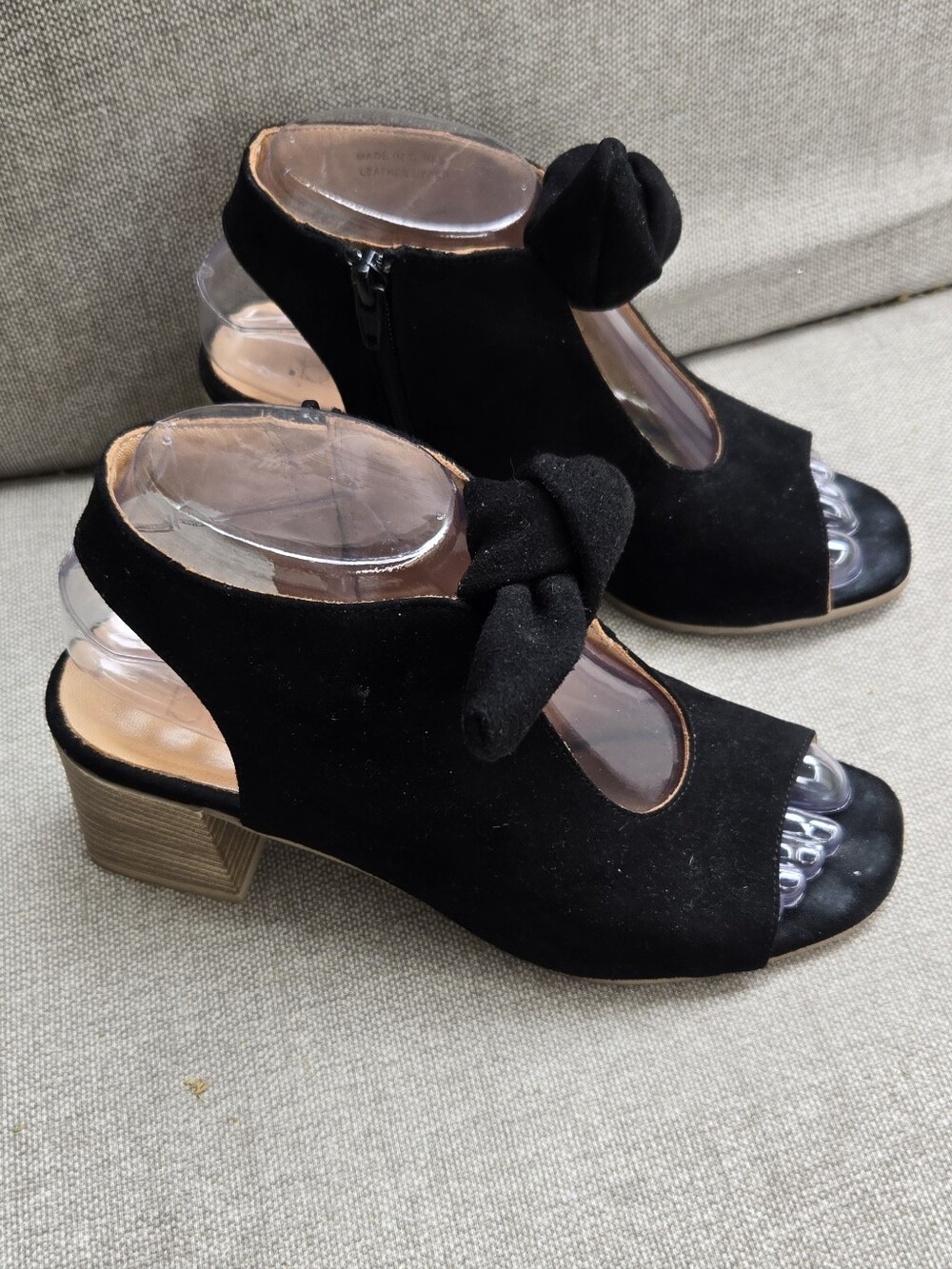 Bueno Ellie Black Suede Open-Toe Block Heel Sandals Bow Accent